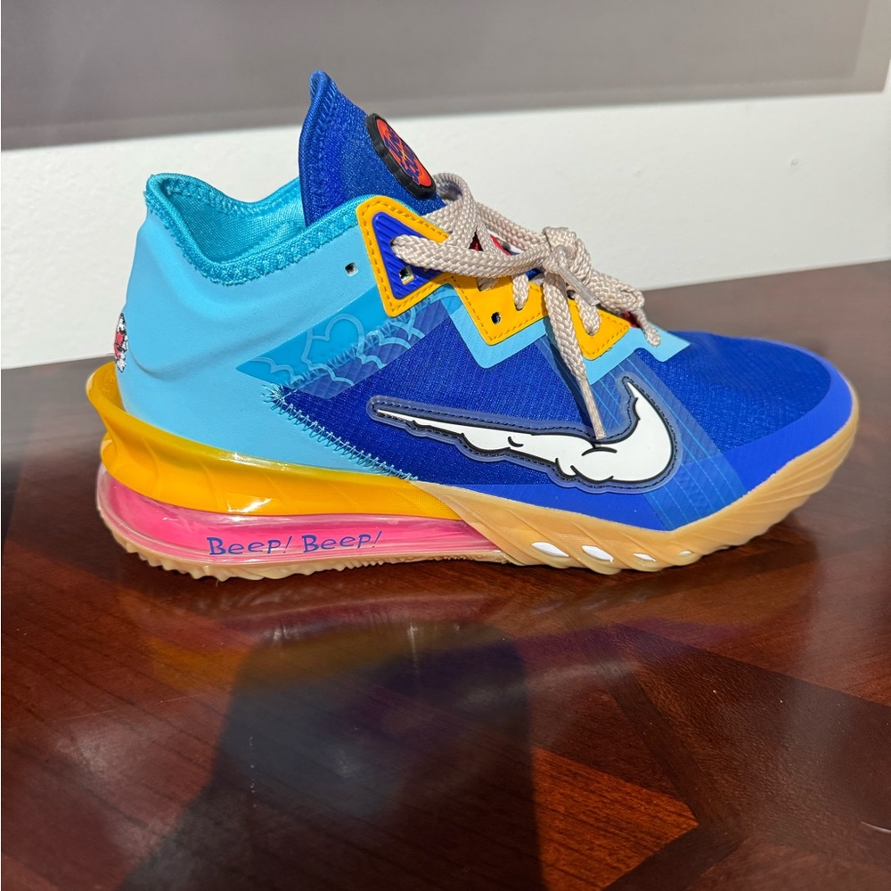 Lebron Road Runner Vs Wile E Coyote Tune Squad Size 8